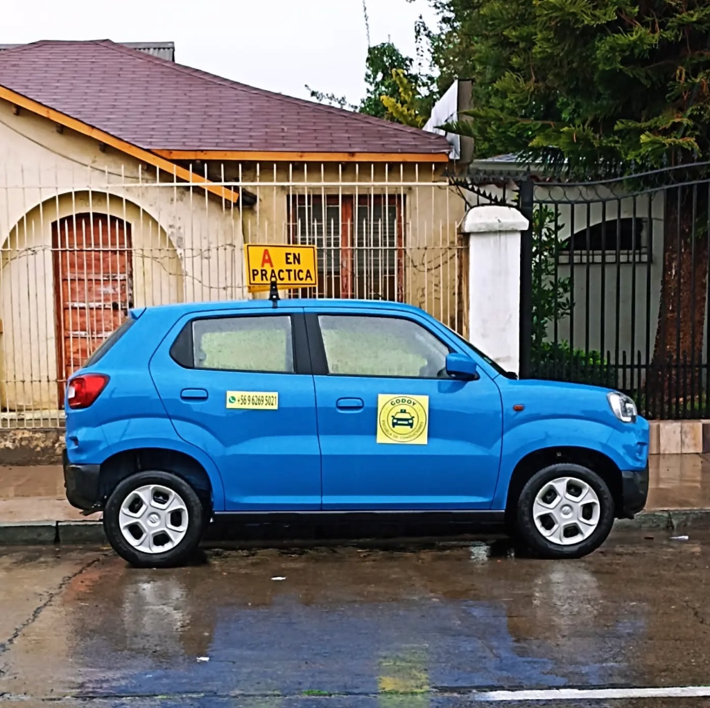 Clase práctica en auto mecánico Godoy